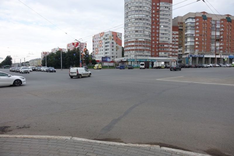 В Кирове к новой разметке на Комсомольской площади добавят ограждения