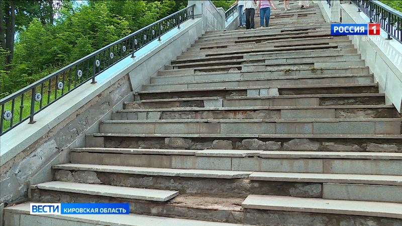 Стихия испытала на прочность лестницы на набережной Грина
