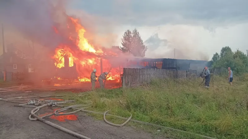 В Кирсе во время грозы загорелся жилой дом