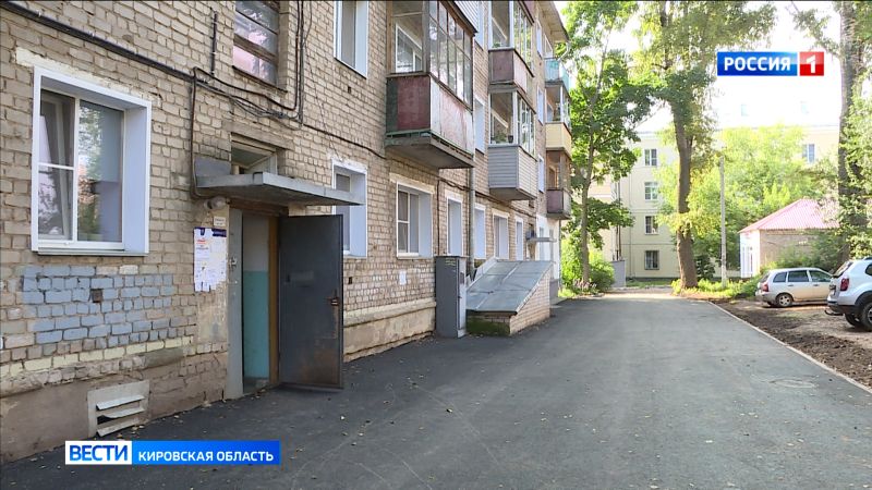 В Кирове после ремонта приняли дворы на улицах Сурикова и Пугачева