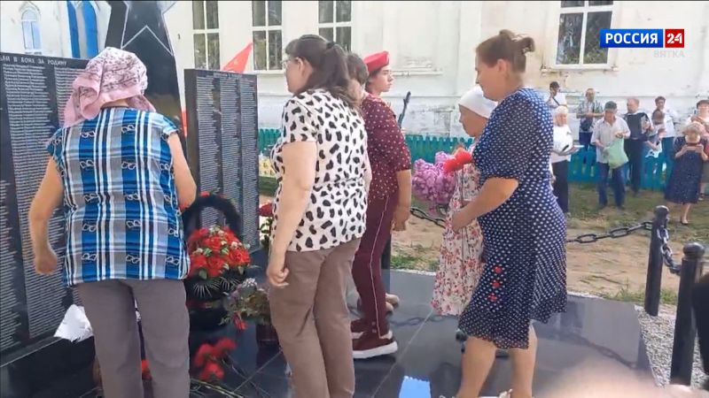 В деревне Аксёновской Лузского округа открыли мемориальный комплекс, посвящённый защитникам Отечества