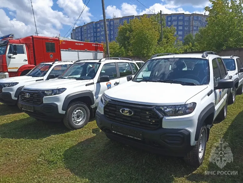 В Киров для сотрудников ГУ МЧС поступили 6 новых служебных автомобилей «Нива»