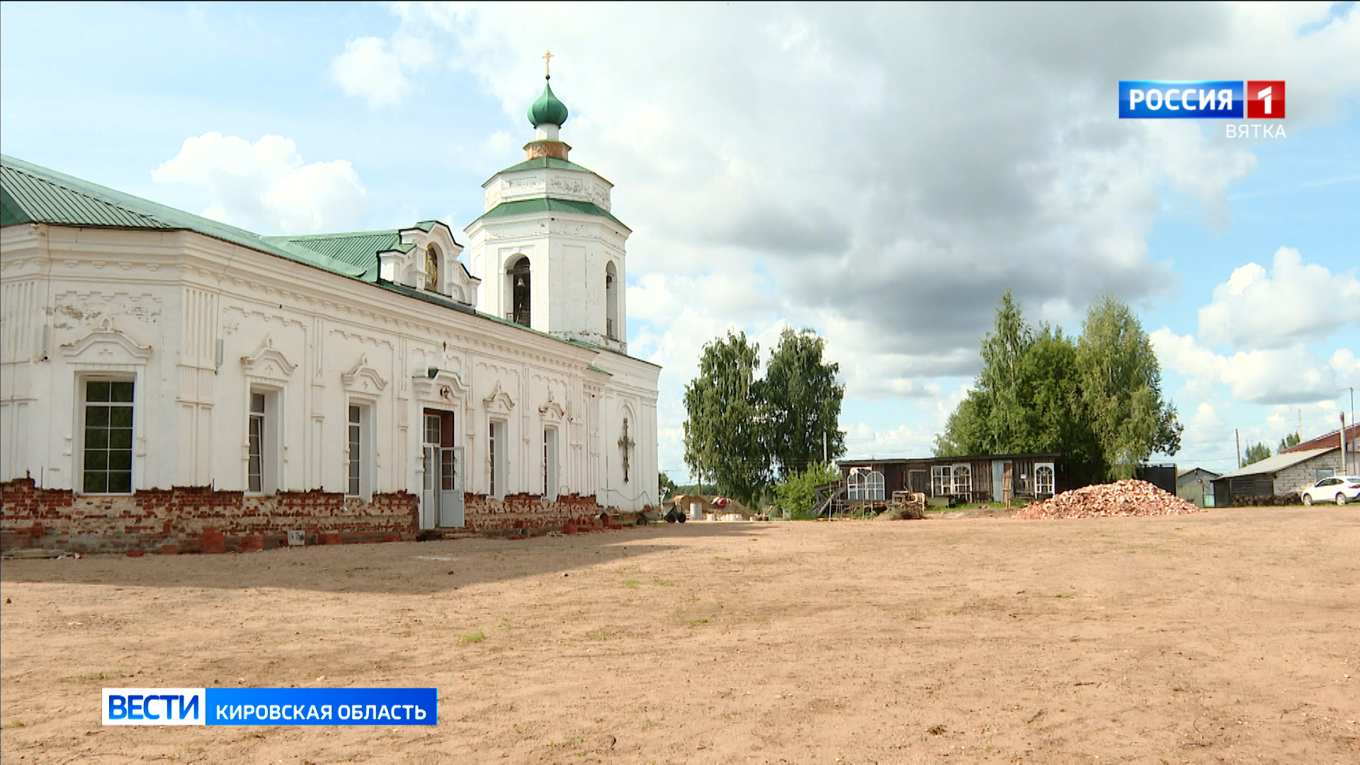 В селе Медяны продолжается восстановление Троицкой церкви