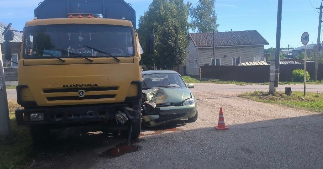 В Нолинске пьяный водитель КАМАЗа попал в ДТП