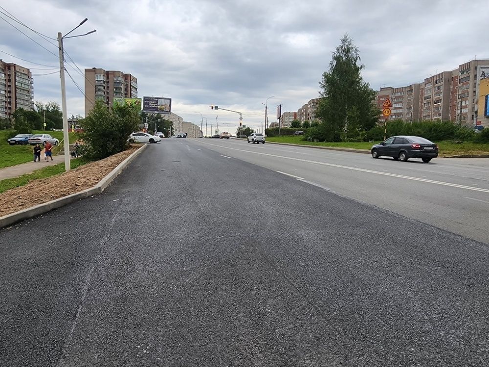 В Кирове до 4 полос расширили дорогу на улице Московской от проспекта Строителей