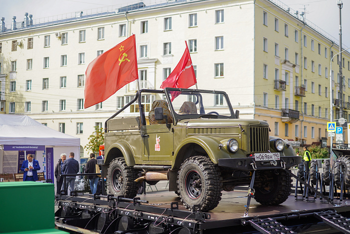 На Театральной площади в Кирове открылась большая промышленная выставка