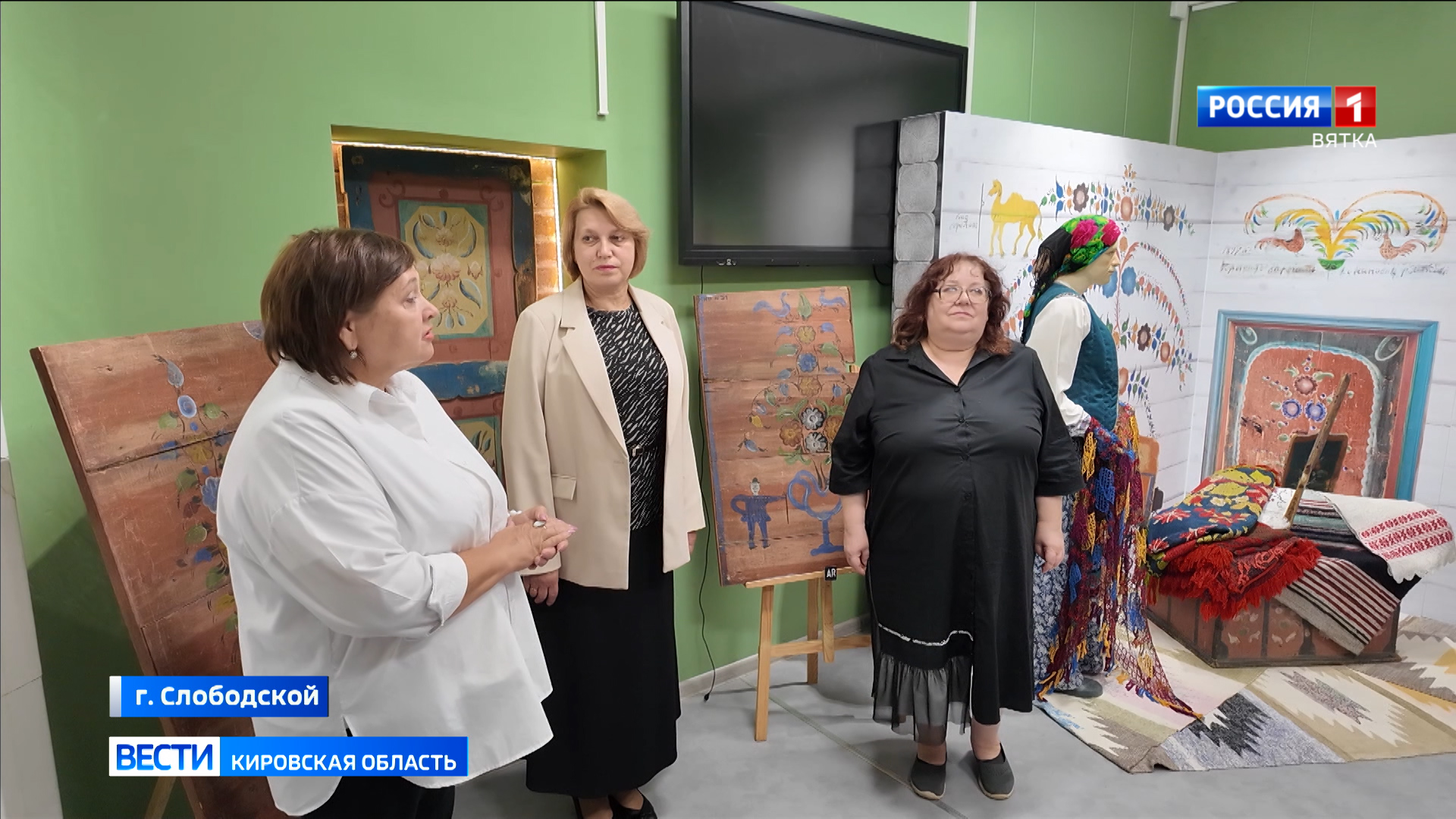 Слободской посетили мастера традиционной уральской домовой росписи