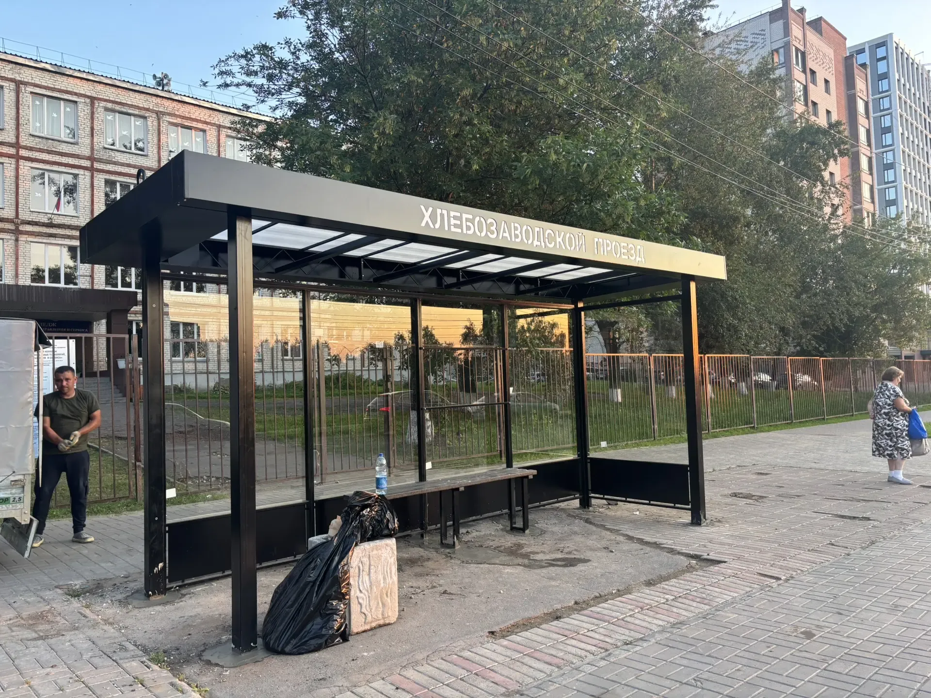 В Кирове обновляют остановочные павильоны
