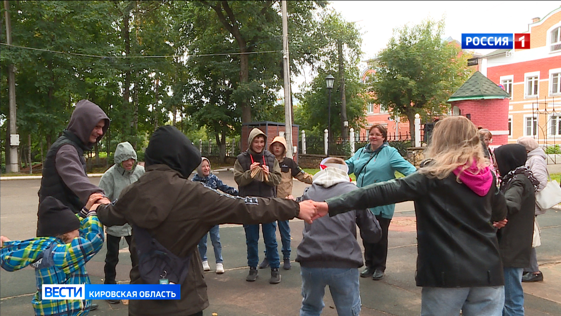 В Кирове в парке Аполло состоялся благотворительный праздник «Здравствуй, школа»