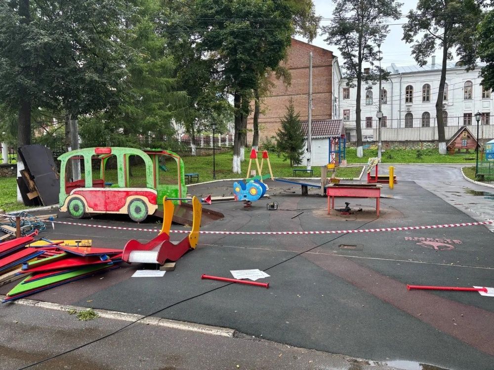 В парке «Аполло» приступили к обновлению детской площадки