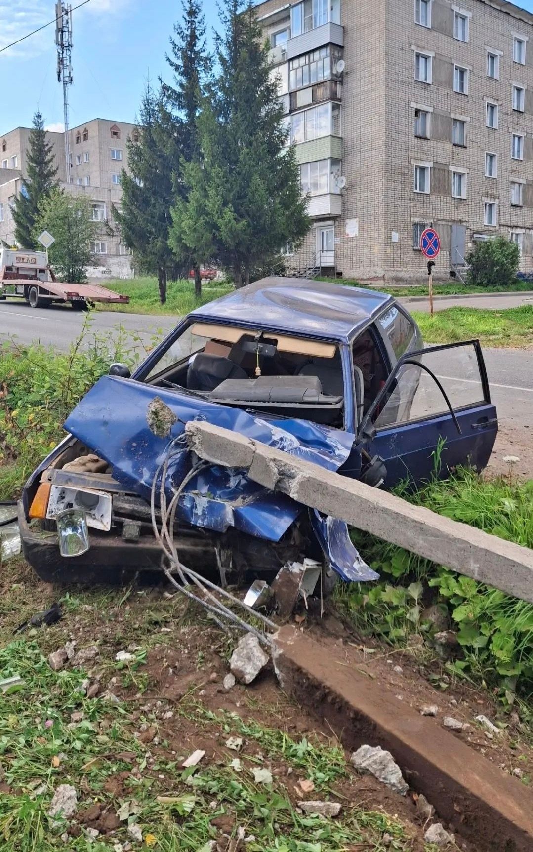 В Омутнинске нетрезвый водитель сбил столб и пострадал в ДТП