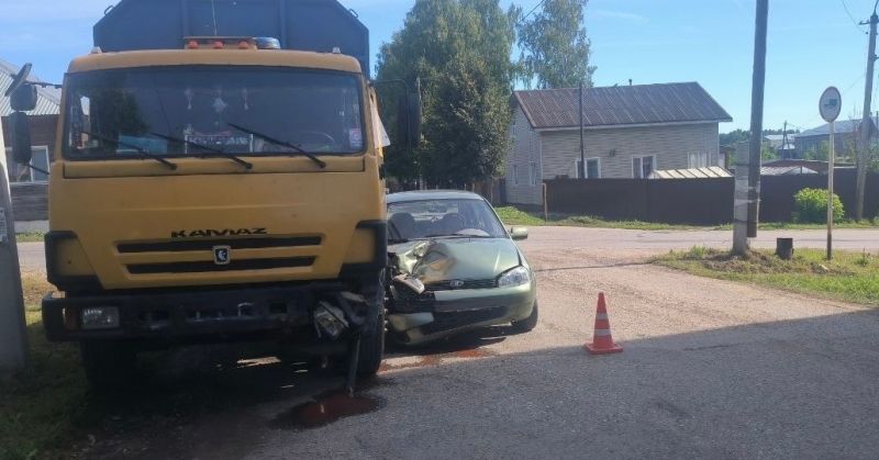 В Нолинске пьяный водитель КАМАЗа попал в ДТП