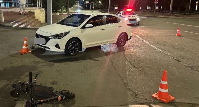 14-летний водитель электросамоката пострадал в ДТП с легковушкой в Кирове