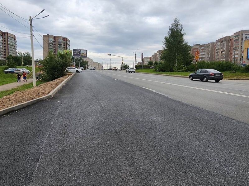 В Кирове до 4 полос расширили дорогу на улице Московской от проспекта Строителей
