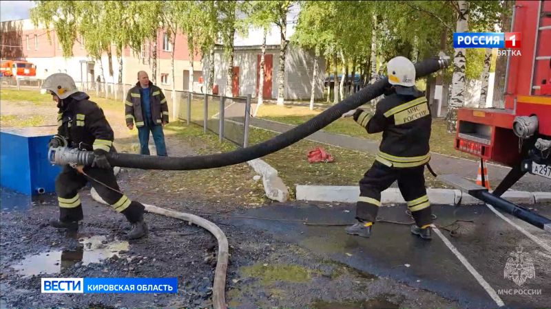 В Кирове проходят гарнизонные соревнования среди пожарно-спасательных частей