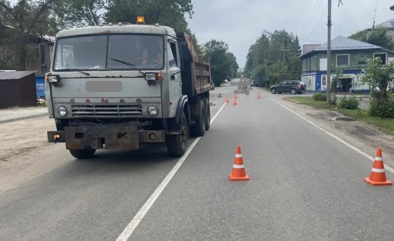 В поселке Свеча в ДТП под колесами КАМАЗа погибла 38-летняя женщина
