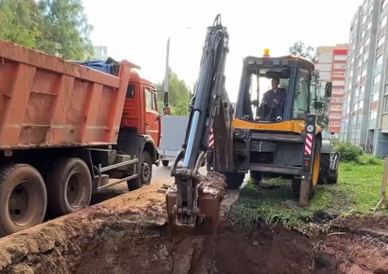 В Кирове на улице Мира привели в порядок водопроводные сети