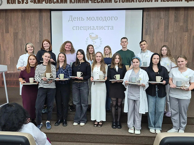 Каравай для новых специалистов приготовили в Кировском клиническом стоматологическом центре