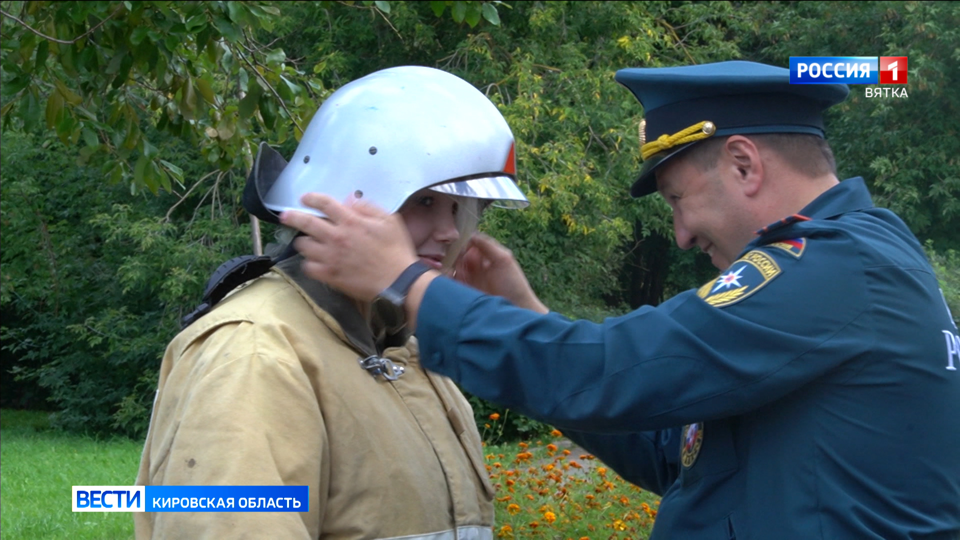 В Кирово-Чепецке сотрудники пожарной охраны провели для студентов профориентационный урок
