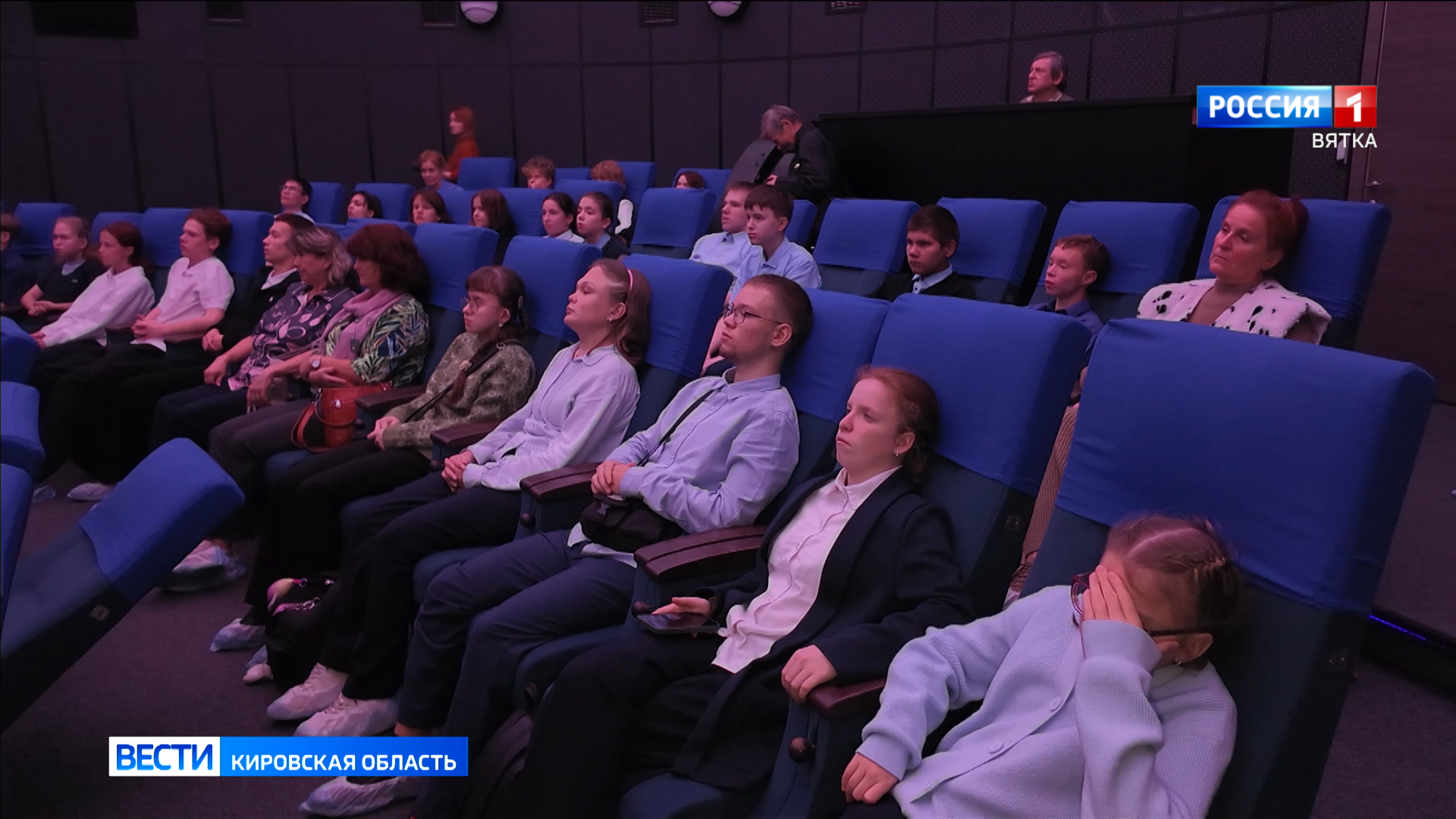 В Кировском космоцентре прошли премьерные показы фильмов, адаптированных для глухих зрителей