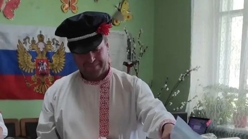 Жители Советского района пришли на выборы в русских народных костюмах