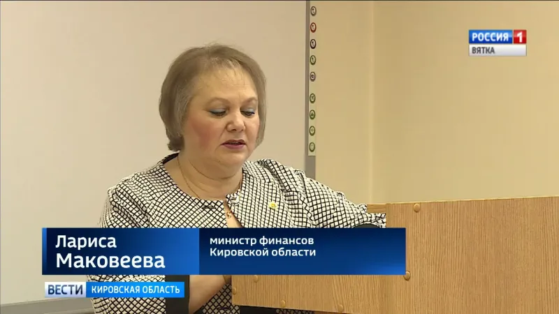Заместитель министра финансов России вручил Ларисе Маковеевой медаль