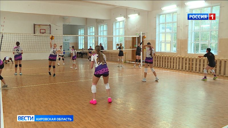 Кировские волейболистки завоевали золото межрегионального турнира