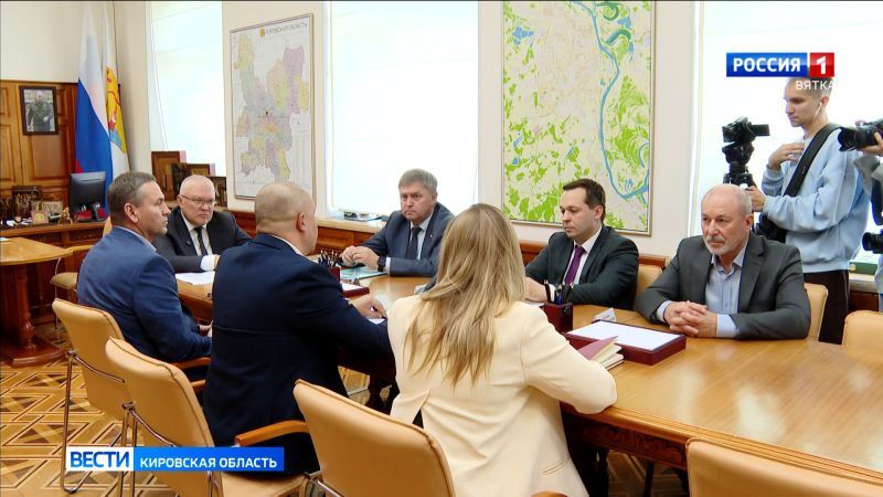 Губернатор Кировской области встретился с представителями политических партий