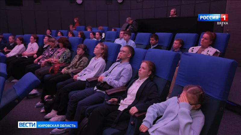 В Кировском космоцентре прошли премьерные показы фильмов, адаптированных для глухих зрителей