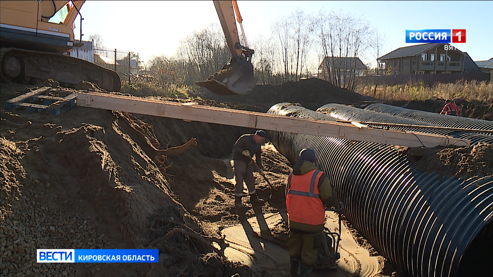 В Кирове в Слободе Луговые продолжается строительство моста через реку Хлыновку