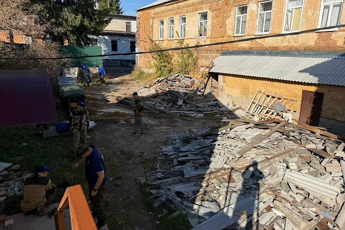 Кировские волонтеры помогают восстанавливать дома жителям Курска