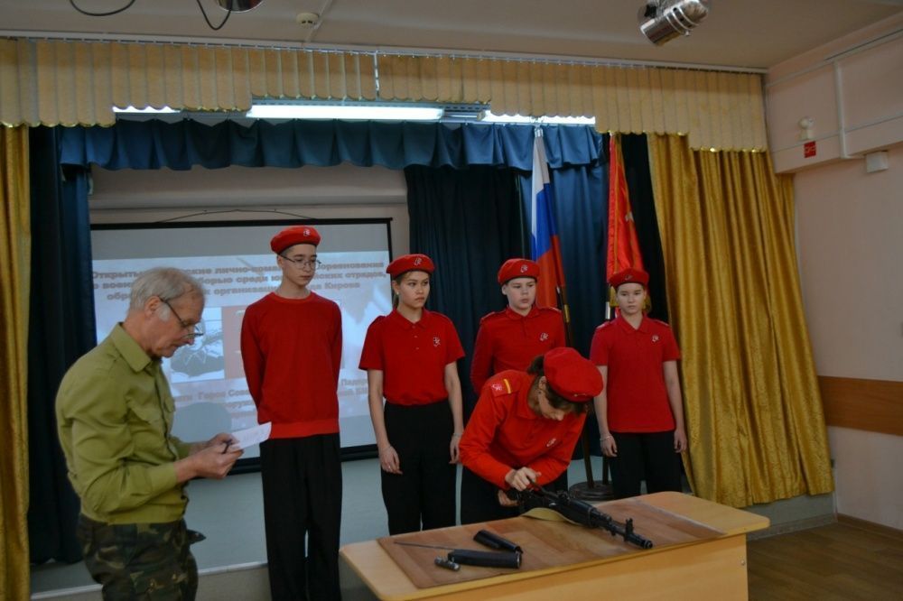 Кировские юнармейцы соревнуются в многоборье
