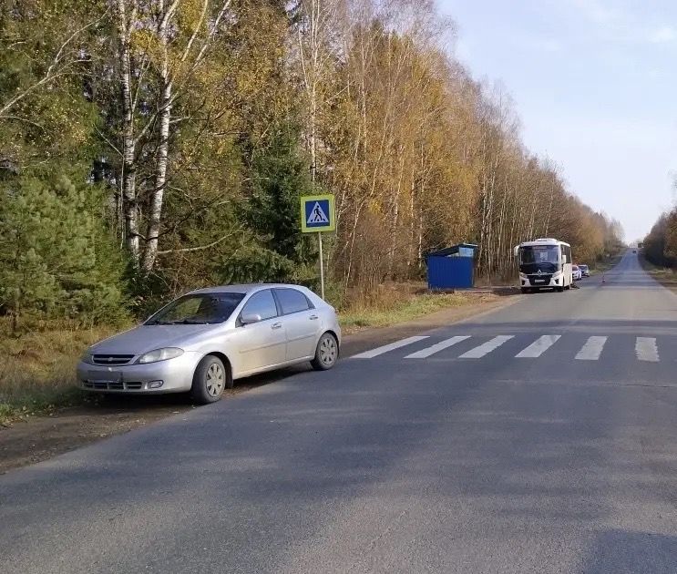 В Кирово-Чепецке электромотоциклист после столкновения с легковушкой въехал в автобус
