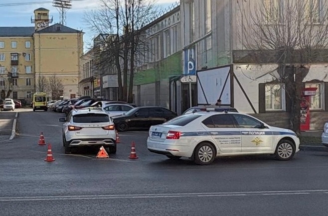 В Кирове на Лепсе под колеса попала 88-летняя женщина