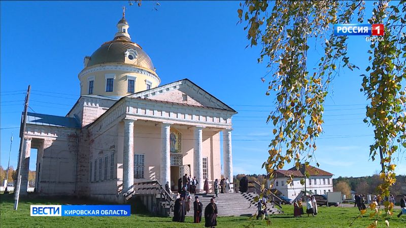 Обустройство экологической тропы в Великорецком продолжают