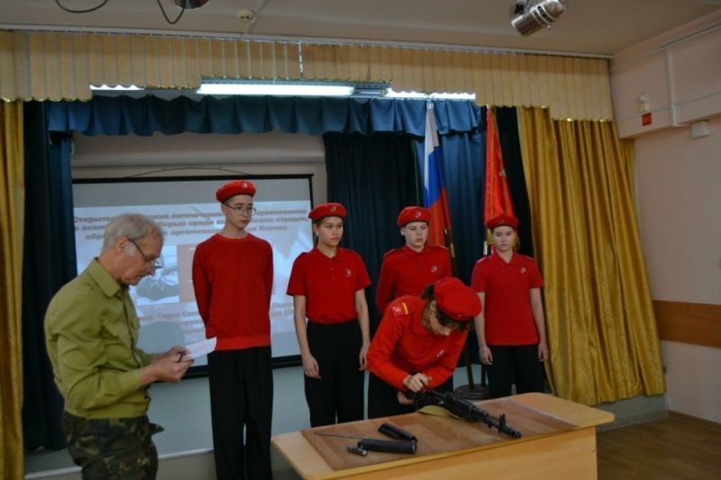 Кировские юнармейцы соревнуются в многоборье